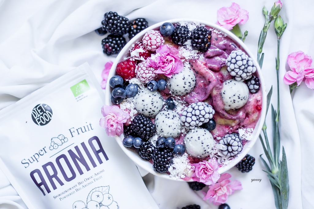 VIOLET & BERRY SMOOTHIEBOWL