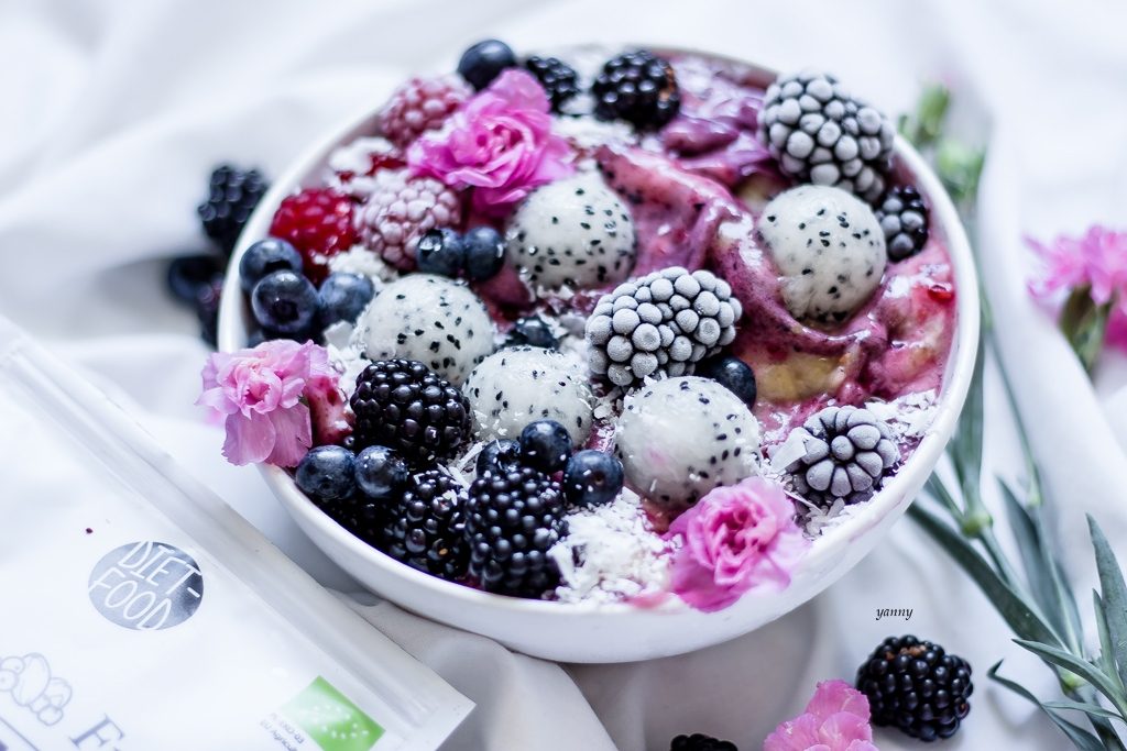 VIOLET & BERRY SMOOTHIEBOWL