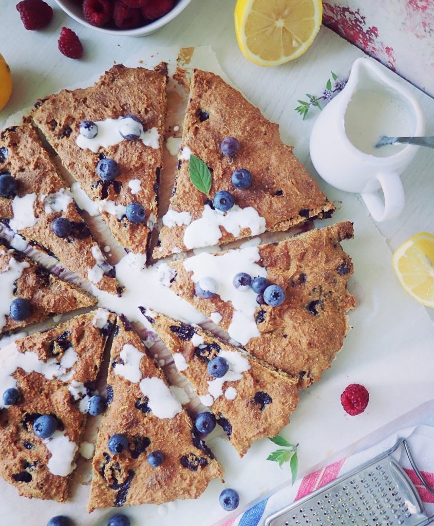 Jagodowe bułeczki Scones z lukrem bez cukru