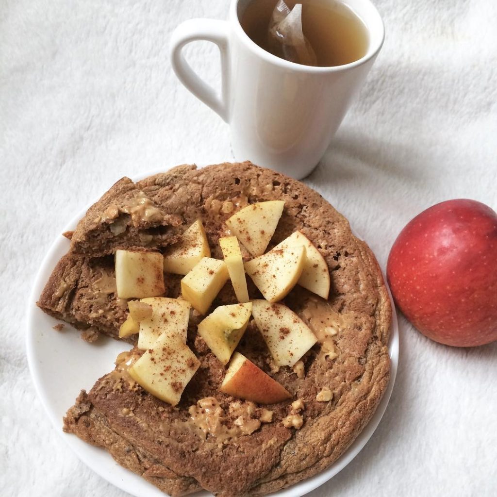 Szarlotkowy Omlet - fit śniadanie