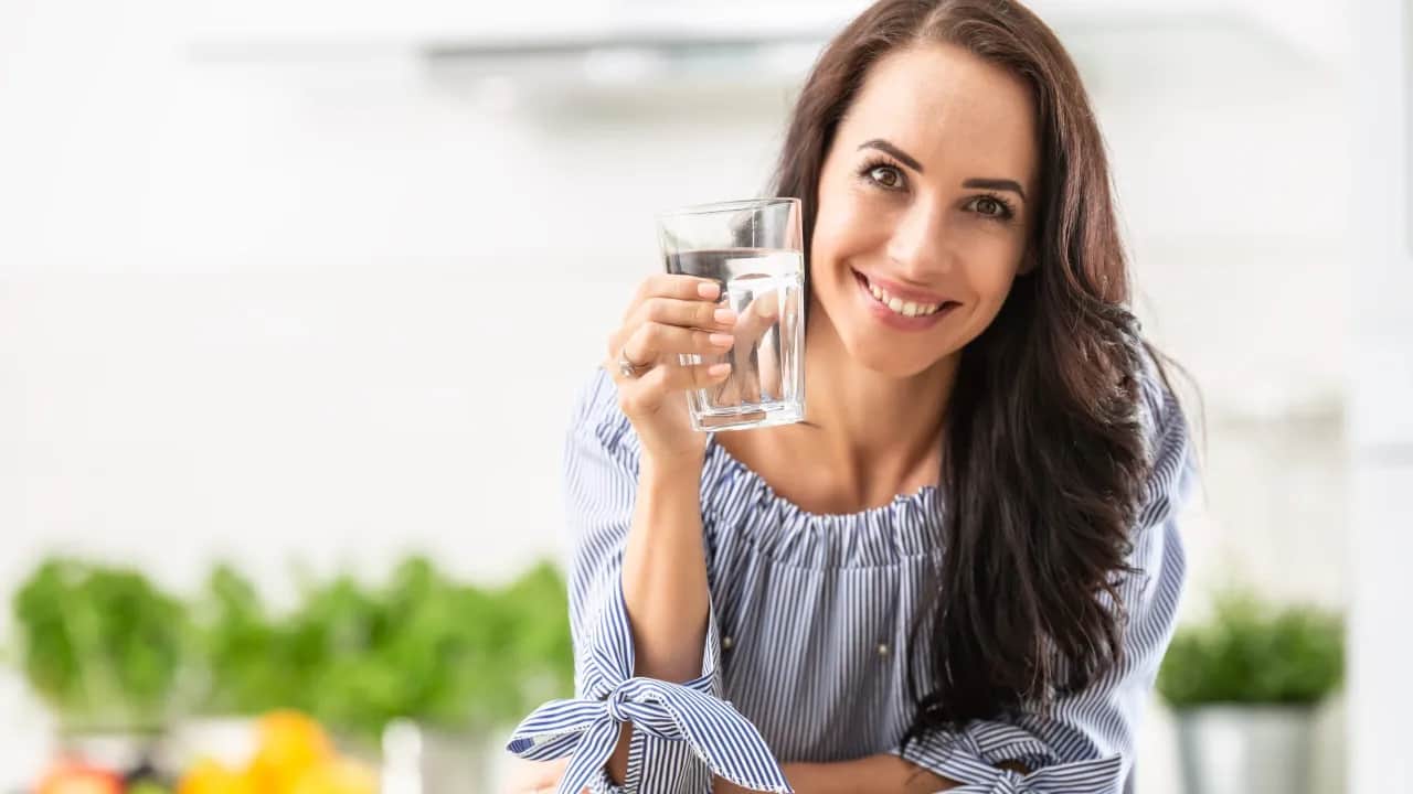 Ile wody na redukcji? Klucz do skutecznej utraty wagi i zdrowia