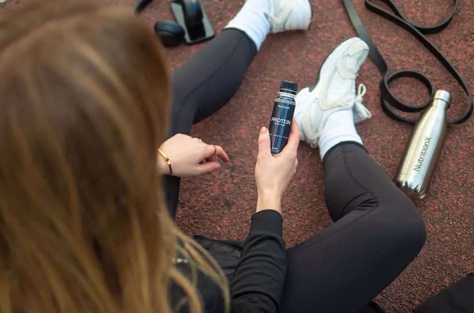 Baton proteinowy przed czy po treningu – co wybrać dla lepszej regeneracji?