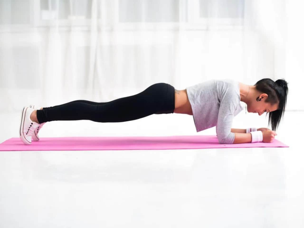 Ile kalorii spala 30 sekund deski? Zaskakujące fakty o spalaniu kalorii