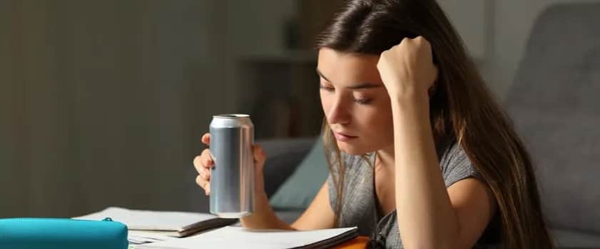 Czy energetyki tuczą? Odkryj, jak wpływają na Twoją wagę