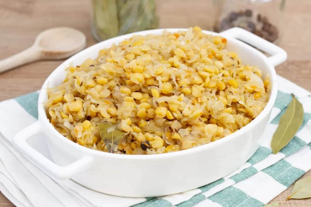 Czy kapusta z grochem tuczy? Sprawdź, jak ją zdrowo przygotować